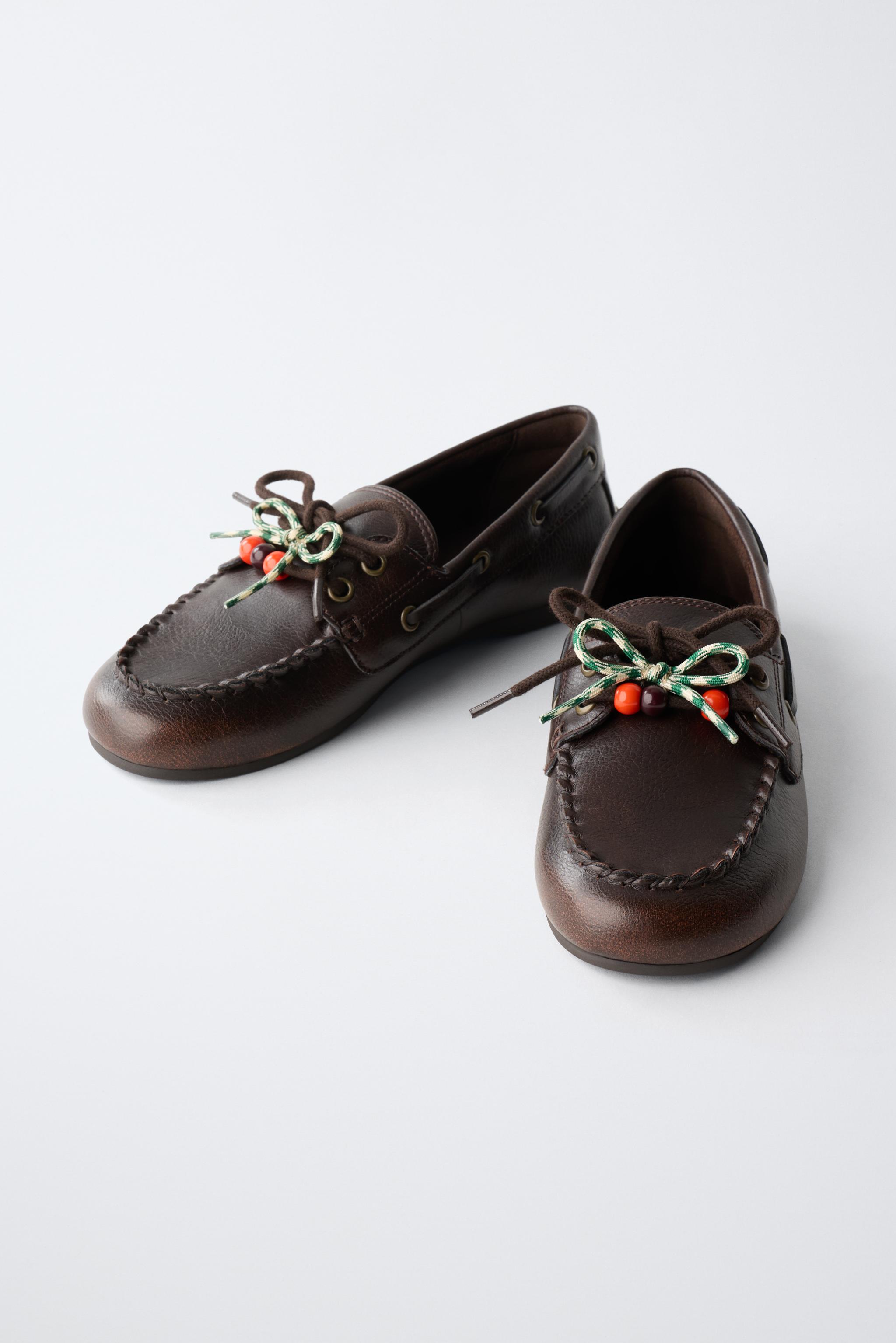 LACE-UP BOAT SHOES
